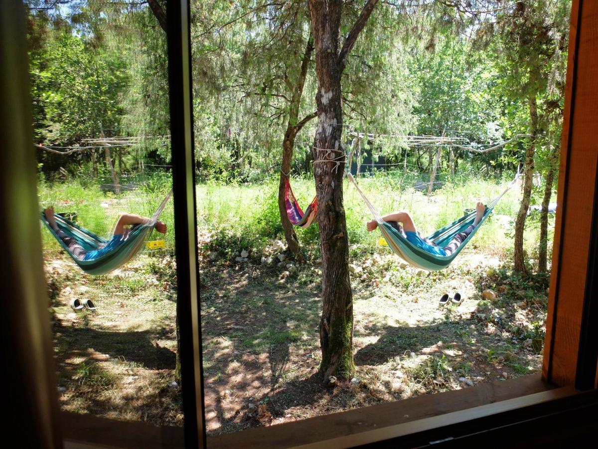Gite Et Cabane Ecologiques 1000 Pailles Labastide-de-Virac 外观 照片
